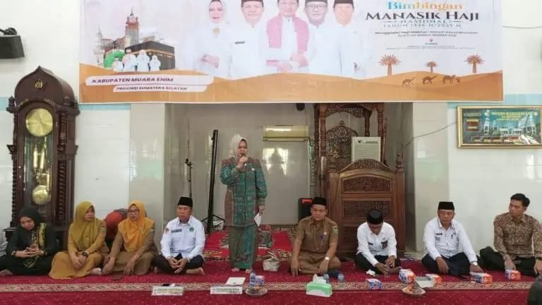 Wakil Bupati Muara Enim Ir. Hj. Sumarni saat menutup Bimbingan Manasik Haji