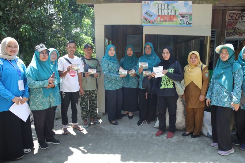 Ketua PKK Kabupaten Asahan Monitoring Lomba Hatinya PKK Tingkat Sumut di Desa Banjar