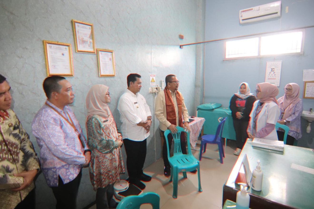 Wakil Kepala Staf Kepresidenan Tinjau Puskesmas Kenten Laut