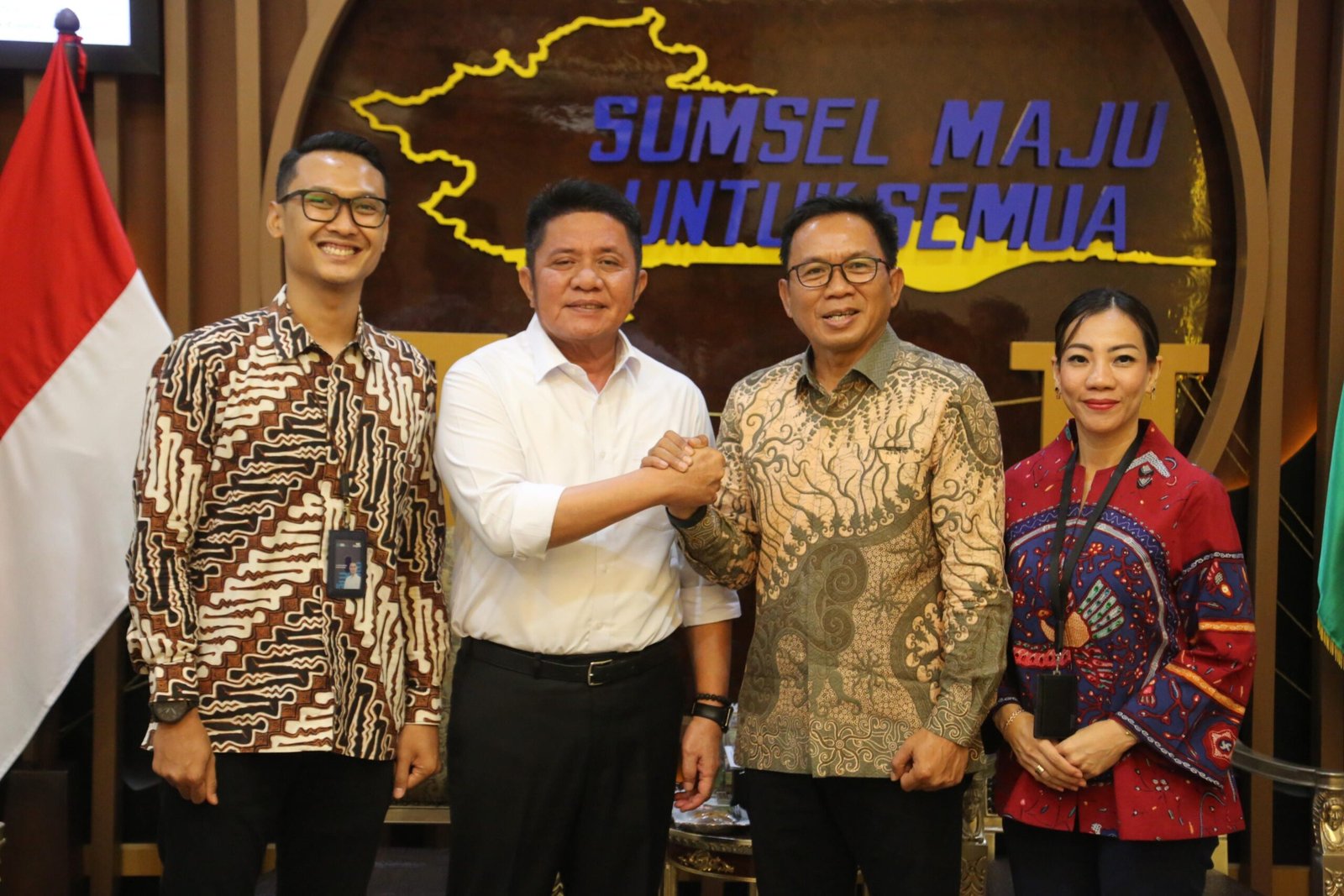 Herman Deru saat menerima silaturahmi Branch Manager PT. Taspen Palembang, Deddy Muslim Noor beserta jajarannya di ruang tamu Gubernur Sumsel, Rabu (7/5/2025).