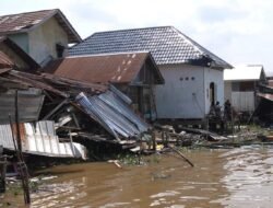 Kembali Tongkang Batubara Hantam Rumah Warga Gandus