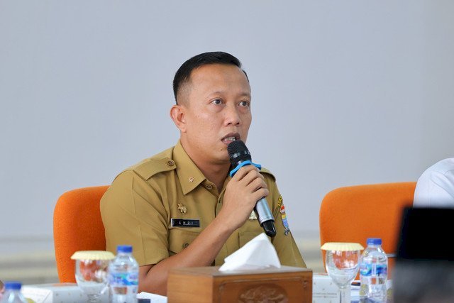 Kepala Dinas Pendidikan Kota Palembang, Adrianus Amri, saat mengimbau untuk SD-SMP tidak menjual seragam dan perlengkapan sekolah/ist