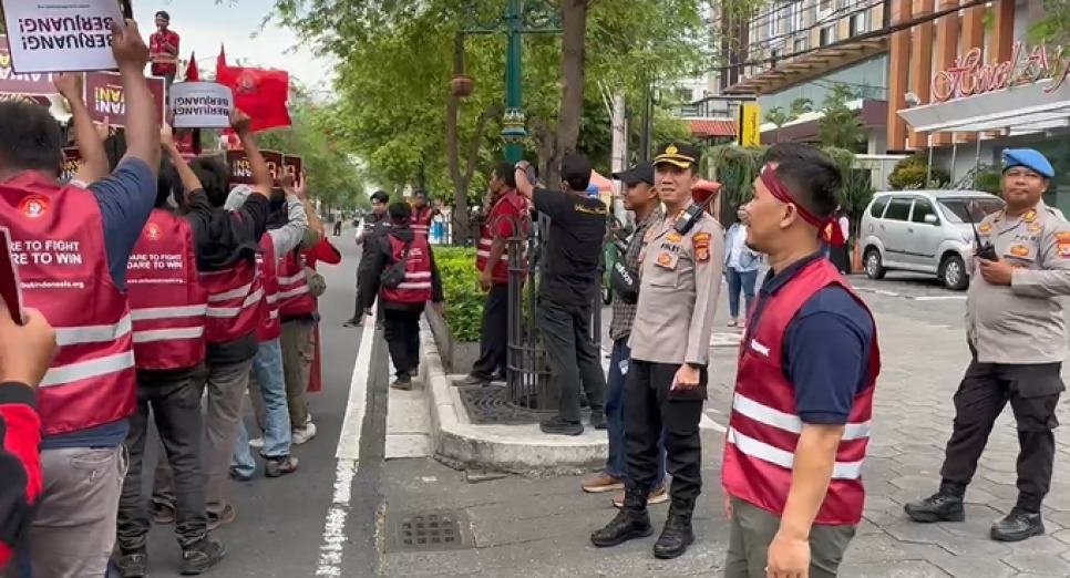 Kapolresta Yogyakarta Tinjau Langsung Pengamanan Hari Buruh di Kawasan Malioboro. (Foto : Polresta Yogyakarta)
