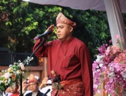 Pakaian Adat Warnai Upacara Hardiknas di Palembang, Sekda Tekankan Pendidikan Berkualitas