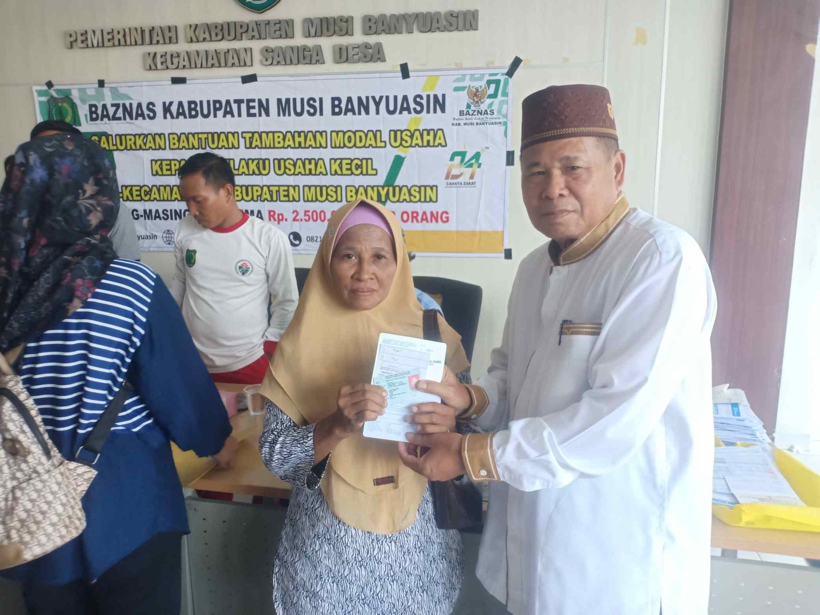 BAZNAS Muba Salurkan Bantuan Modal Usaha Bagi Para Pedagang Kecil