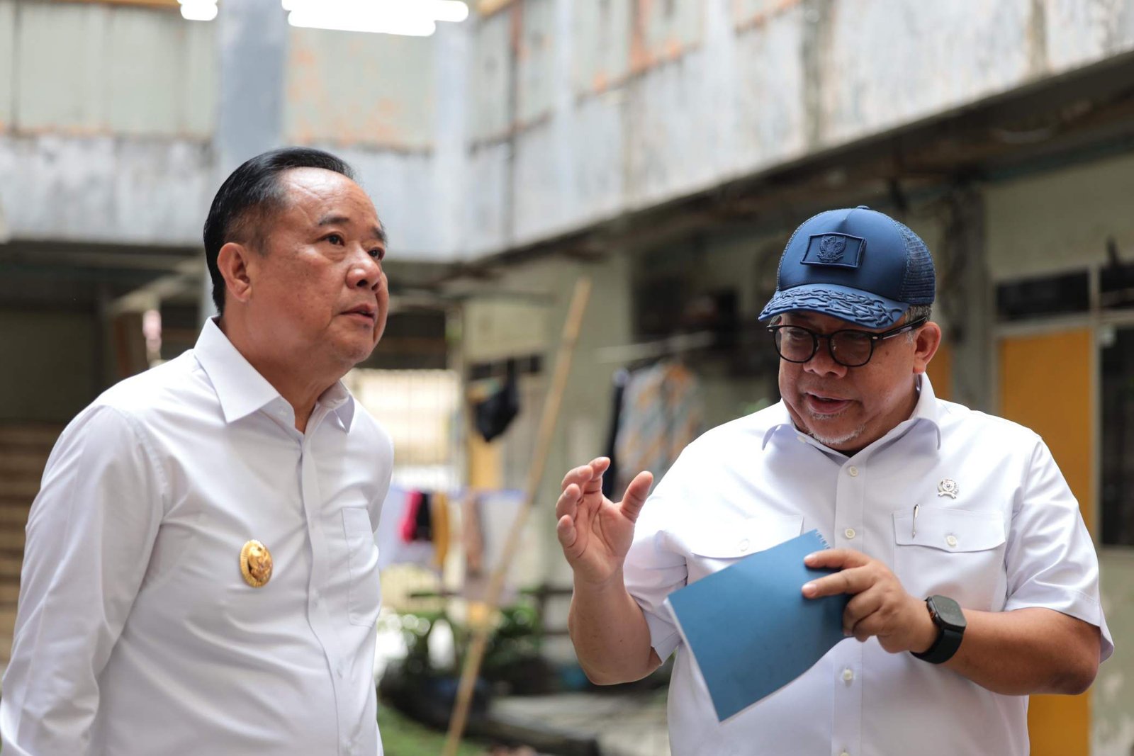 Wakil Menteri (Wamen) Perumahan dan Kawasan Permukiman (PKP) RI Fahri Hamza di sela-sela meninjau Rumah Susun untuk Pekerja yang berlokasi di Jalan Srijaya Palembang, Senin (5/5/2025) pagi.