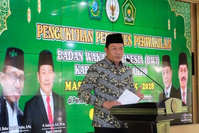 Bupati Sidoarjo H. Subandi.