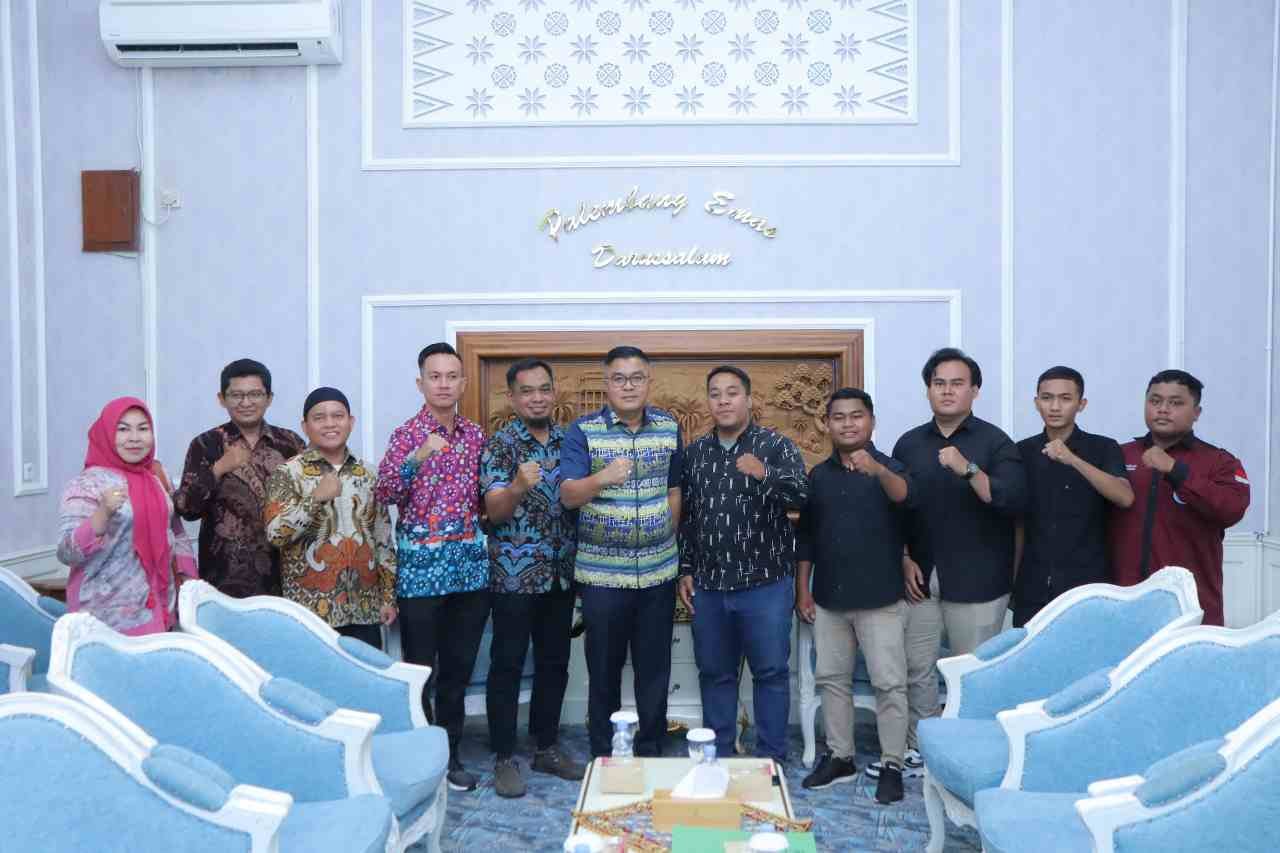 Sekretaris Daerah (Sekda) Kota Palembang Aprizal Hasyim menerima audiensi dari Ikatan Pemuda Penggerak
