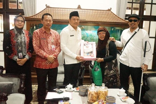 Bupati Sidoarjo, H. Subandi, menggelar audiensi dengan Koalisi Perkumpulan Penyandang Disabilitas
