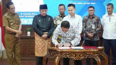 penandatanganan nota kesepahaman antara Pemerintah Provinsi Sumsel, Pemkab Muara Enim, Pemkab Lahat, Balai Besar Pelaksanaan Jalan Nasional Sumsel, PT Kereta Api Indonesia (KAI), PT Bukit Asam Tbk (PTBA), serta sejumlah perusahaan tambang. Penandatanganan dilakukan di Kantor Bupati Muara Enim, Selasa (20/5/2025).