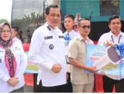 Libatkan Penjahit Lokal, Bupati Luncurkan Program Seragam Gratis SD dan SMP