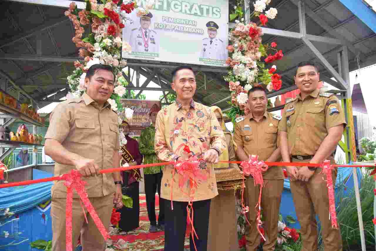 Wali Kota Palembang Ratu Dewa secara resmi meluncurkan 50 titik WiFi gratis bagi masyarakat.
