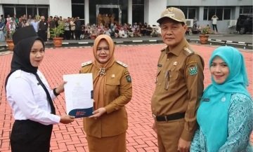 Sebanyak 704 Calon Pegawai Negeri Sipil (CPNS) Pemerintah Kabupaten Muara Enim diresmikan oleh Bupati Muara Enim, H. Edison