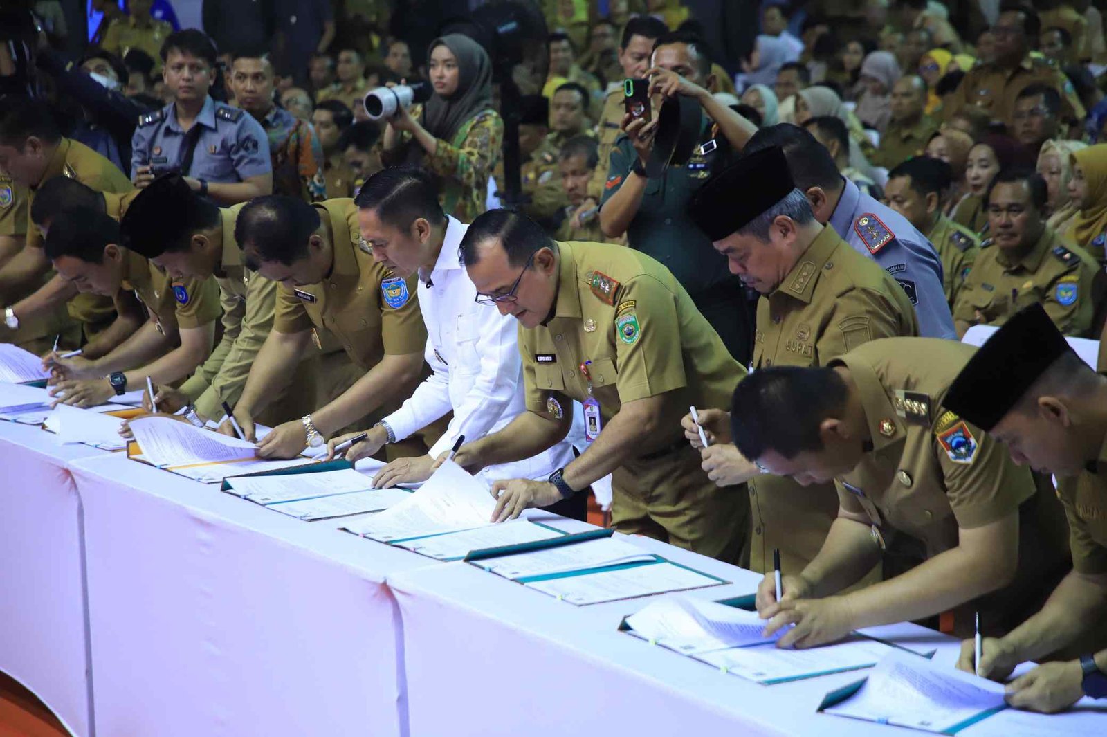 peluncuran dan dialog percepatan pembentukan Koperasi Merah Putih desa/kelurahan se-Sumsel, bertempat di Palembang Sport City Center (PSCC) Palembang, Selasa (27/5/2025).