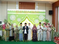 Usai Sholat Idul Adha di Masjid Agung, Ratu Dewa Open House Dirumah Dinasnya