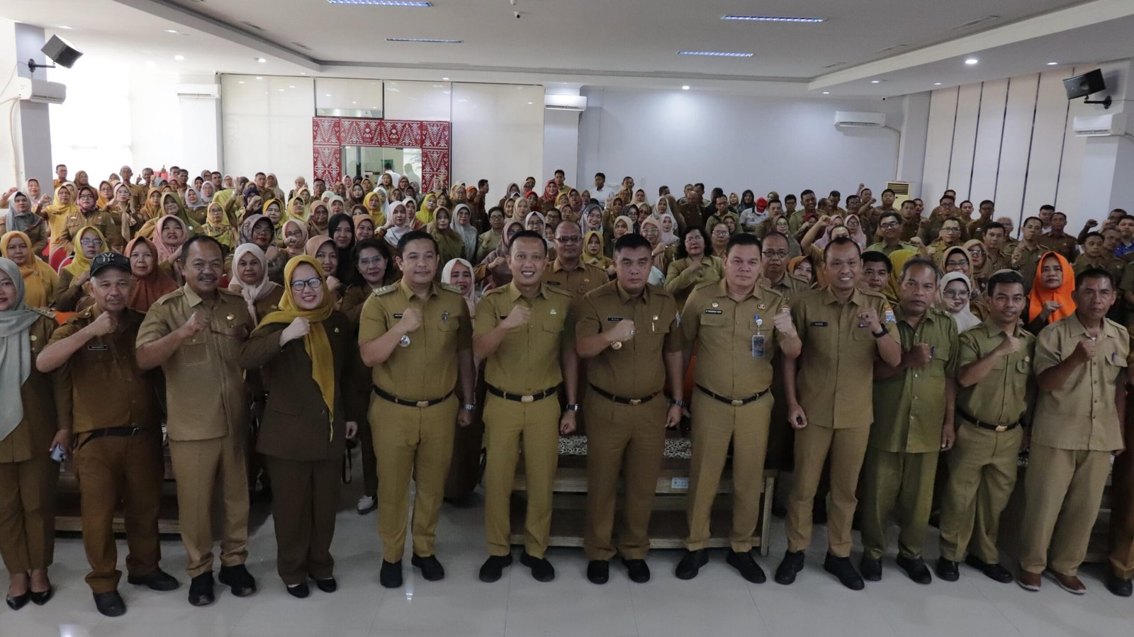 Program Palembang Cerdas, Wako Palembang Akan Bagikan Seragam Gratis Untuk SD dan SMP