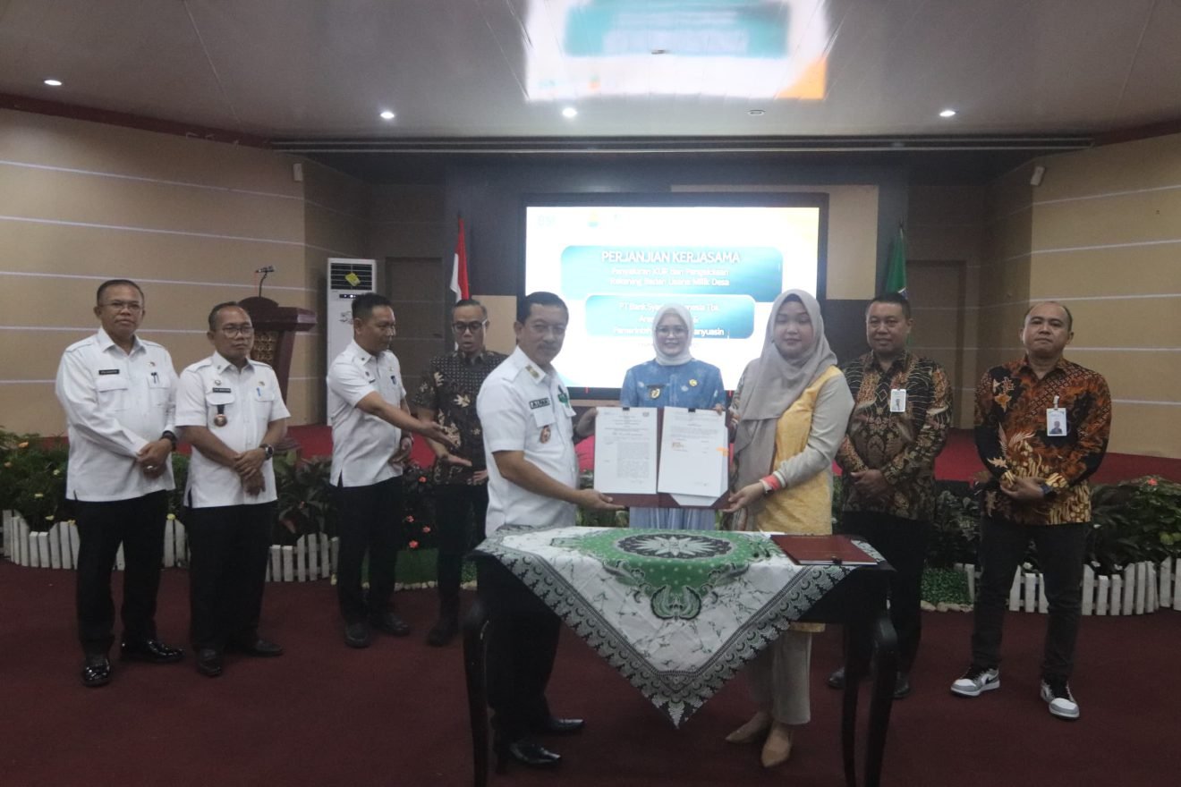 Wabup Banyuasin Tanda Tangani MoU Perjanjian Kerjasama BUMDES dan Penyerahan KUR