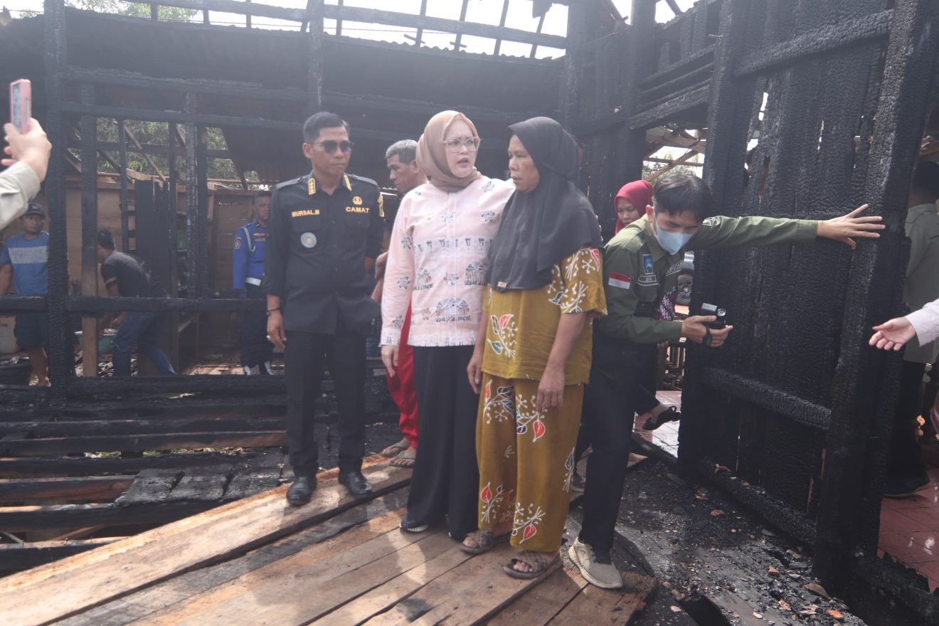 Netta Indian Kunjungi Korban Kebakaran di Suka Pindah