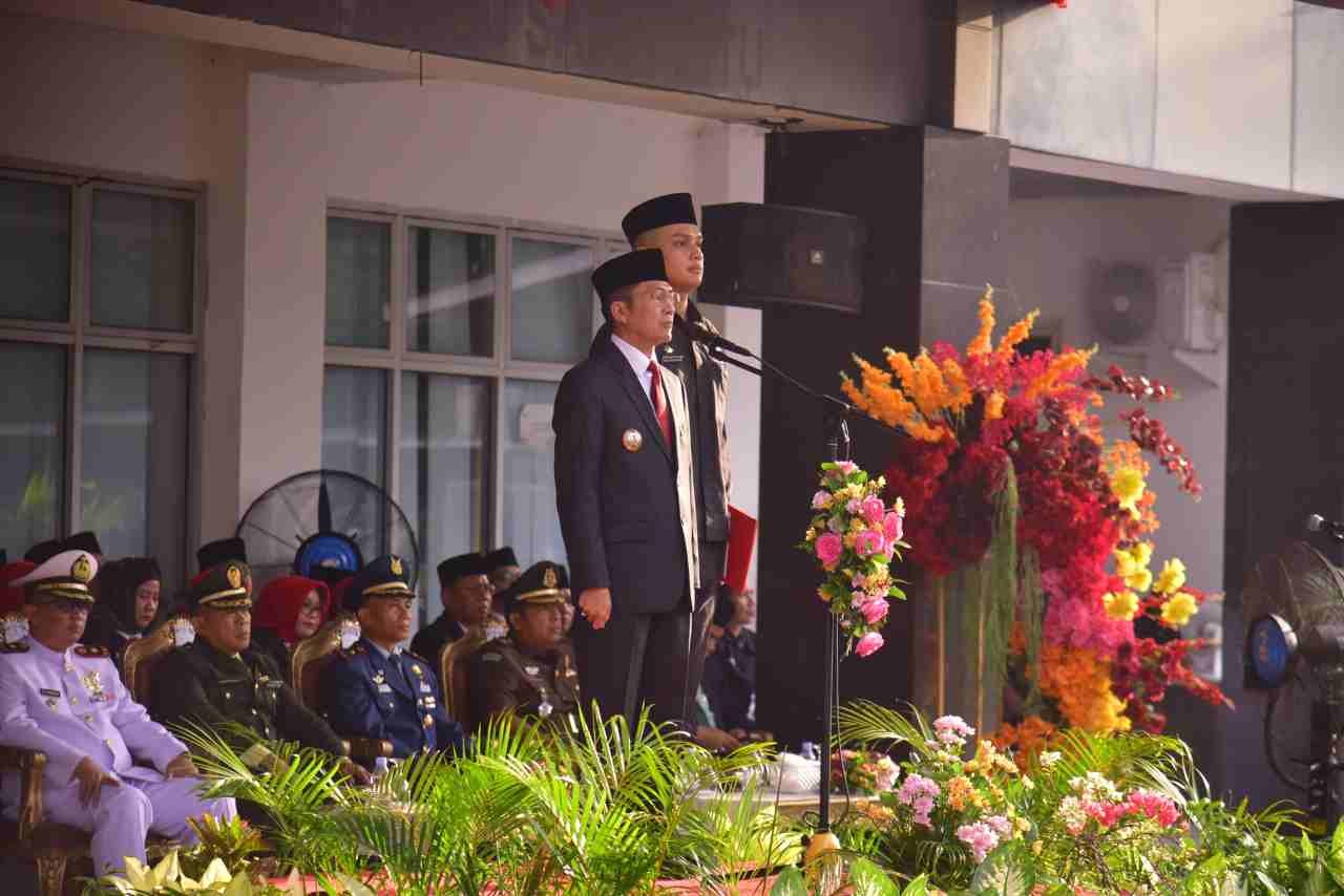 Wali Kota Palembang H Ratu Dewa memimpin upacara