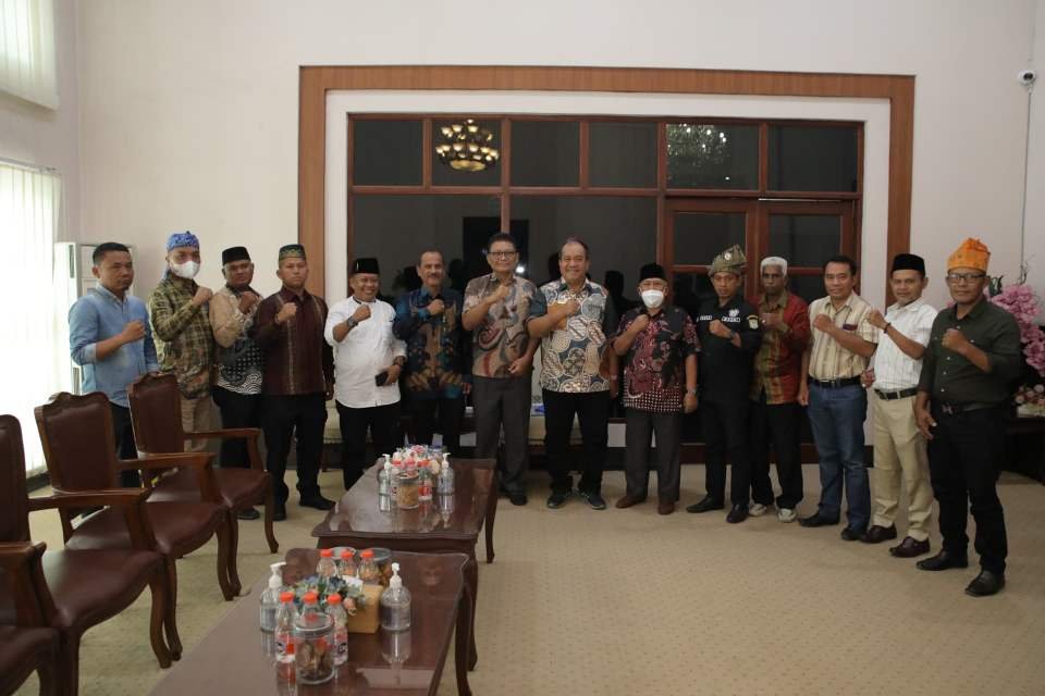 Bupati Asahan Taufik Zainal Abidin Siregar, menerima audiensi Forum Komunikasi Lembaga Adat Kabupaten Asahan
