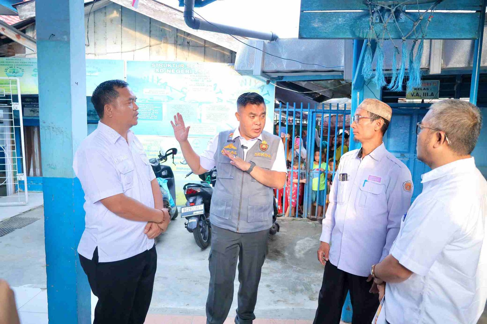 Sekretaris Daerah Kota Palembang Aprizal Hasyim meninjau Sekolah Dasar Negeri 75