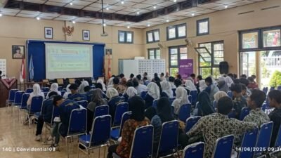 Kegiatan Diskusi Publik yang dilaksanakan Kelompok Strategi Masyarakat di Aula SMK Koperasi, Yogyakarta (Foto : Simon)