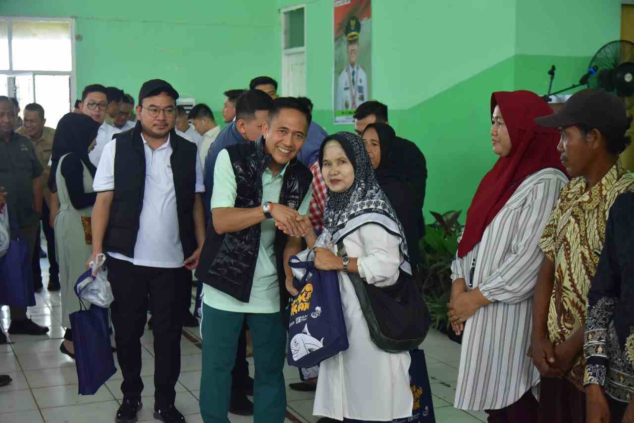 Kurangi Angka Stunting, Walikota Ratu Dewa dan DPR RI Bagikan Makanan Gratis