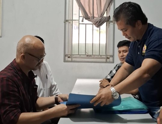 Ahmad Catur Nugraha menjadi calon pertama yang mengambil formulir pendaftaran sebagai bakal calon ketua Karang Taruna Kota Palembang
