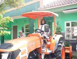 Mimik Idayana Cek Bantuan Alsintan di Porong: Dorong Anak Muda Lirik Pertanian Modern