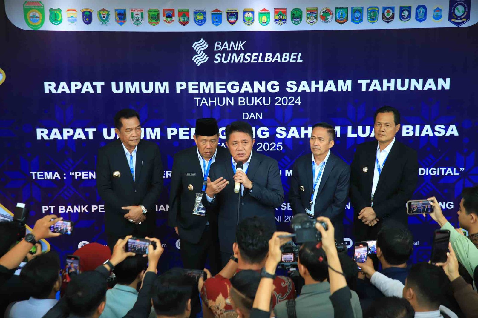 Gubernur Sumatera Selatan (Sumsel) H. Herman Deru mendorong Bank Sumsel Babel (BSB) melakukan reformasi strategi dan peningkatan kinerja