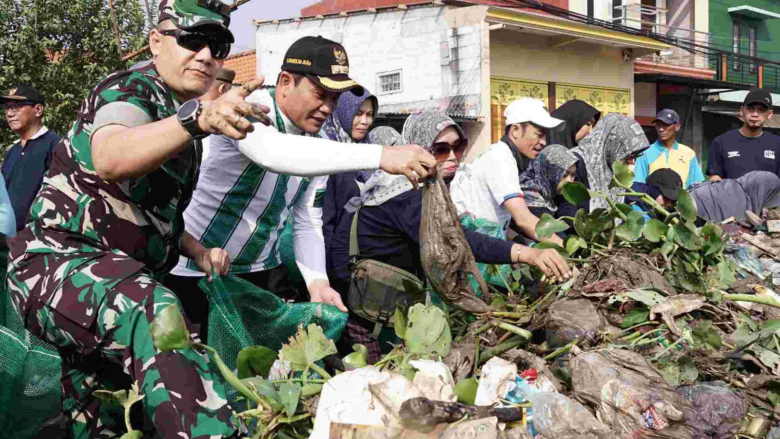 Bupati Subandi Turun ke Sungai Pelayaran