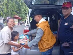 Puluhan Warga Karanganyar Terima Sembako
