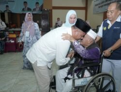 Wakil Bupati Asahan Sambut Kedatangan Jamaah Haji Kloter 15 di Embarkasi Medan