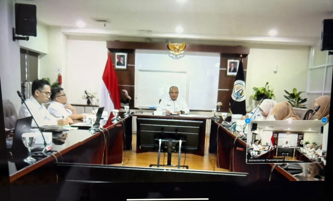Sekretaris Daerah Kabupaten Banyuasin Ir. Erwin Ibrahim, menghadiri Zoom Meeting Persiapan identifikasi program badan potensi kelembagaan ekonomi oleh kementerian transmigrasi RI.