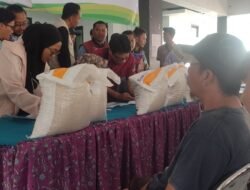 Pemkab Jember dan Bulog Salurkan 4.060 Ton Beras untuk Keluarga Kurang Mampu