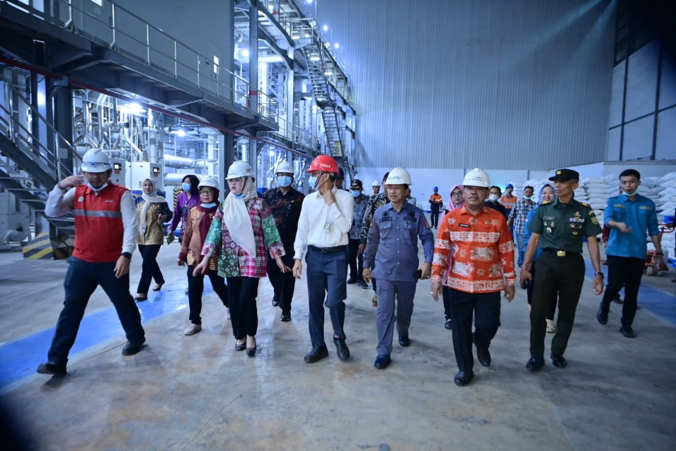 Wakil Bupati Banyuasin Netta Indian segera bertindak dengan meninjau pabrik beras milik PT Wilmar yang memproduksi beras premium