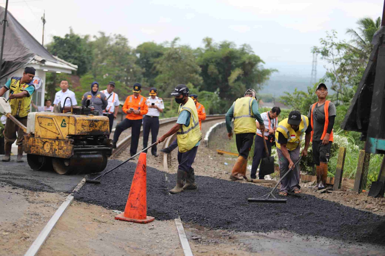 Pemkab Jember Perbaiki Perlintasan JPL 30 di Garahan