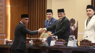 Sekretaris Daerah Provinsi Sumatera Selatan (Sumsel), Drs. H. Edward Candra menghadiri Rapat Paripurna XVII DPRD Sumsel pada Jumat (11/7/2025)