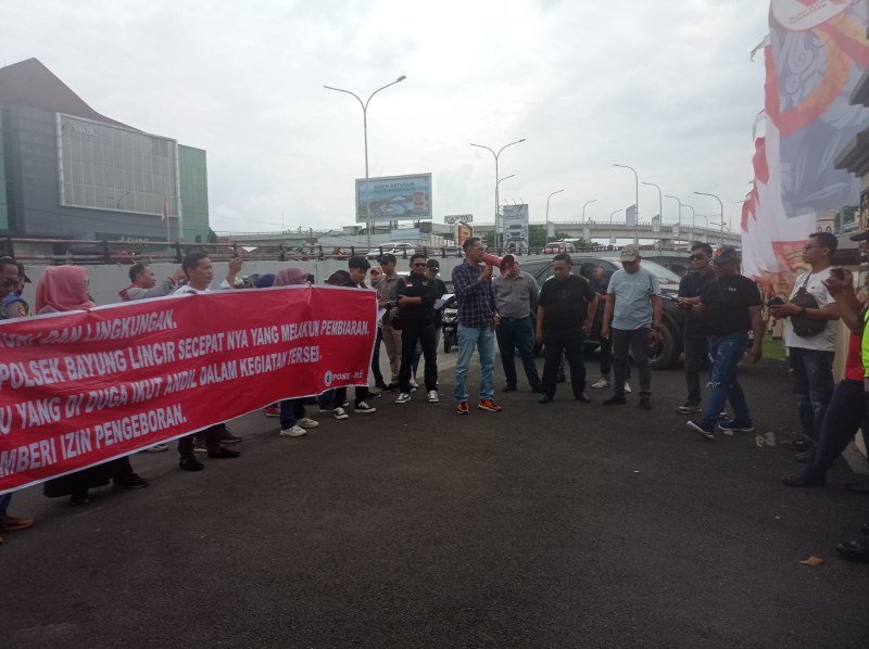 POSE RI Kembali Gelar Aksi di Polda Sumsel Terkait Aktivitas Ekplorasi Sumur Tua dan Pengeboran Minyak Ilegal di Desa Kali Berau