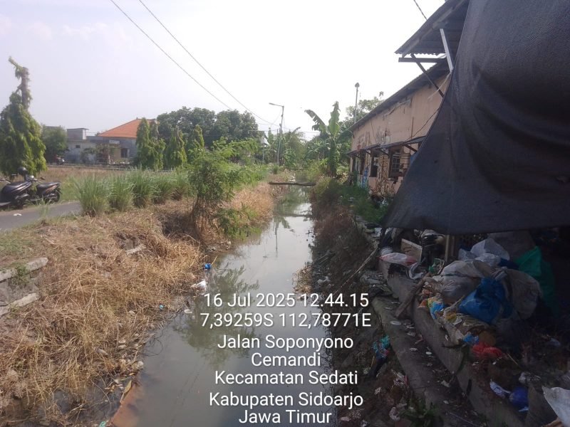 Tempat Penampungan Sementara (TPS) sampah di Jalan Soponyono, Desa Cemandi, Kecamatan Sedati,