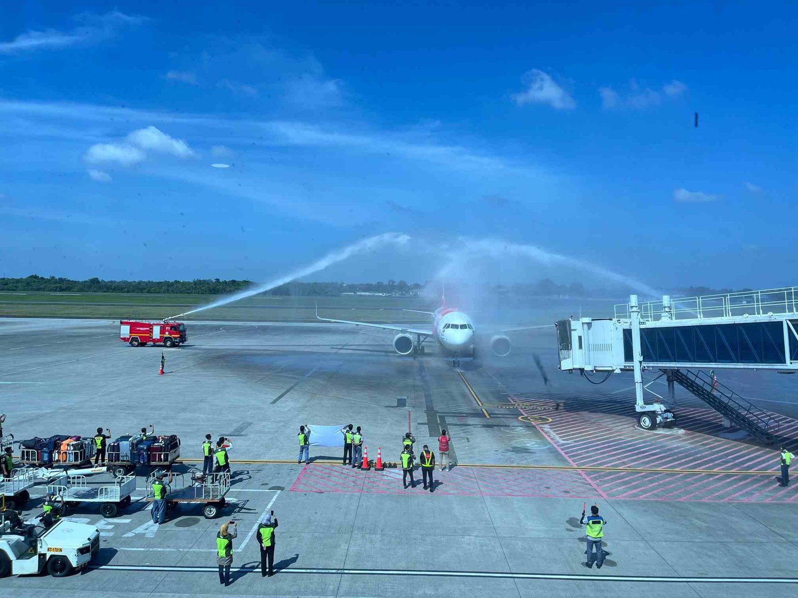 Maskapai AirAsia resmi membuka rute penerbangan langsung Palembang–Kuala Lumpur, Jumat (18/7/2025).