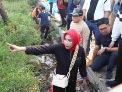 Wabup Mimik Ajak Ribuan Pelajar SMAN 2 Sidoarjo Kerja Bakti