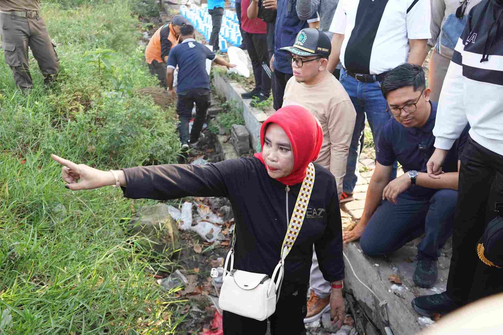 Wabup Mimik Ajak Ribuan Pelajar SMAN 2 Sidoarjo Kerja Bakti