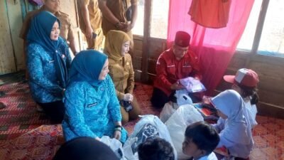 Baznas Palembang Salurkan Bantuan Pendidikan Kepada Siswa SD