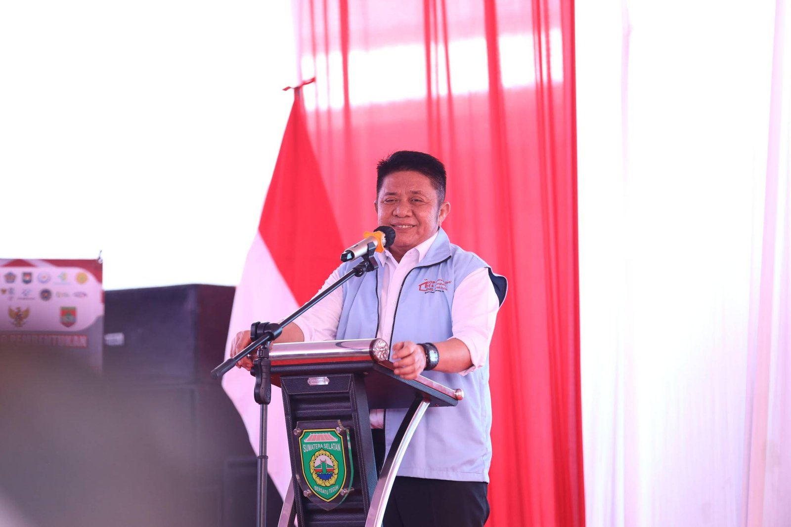 Gubernur Sumsel, Herman Deru saat menghadiri peluncuran kelembagaan 80.000 Koperasi Desa/Kelurahan Merah Putih, di Kelurahan Mangunharjo, Kecamatan Purwodadi, Kabupaten Musi Rawas, Senin (21/7/2025).