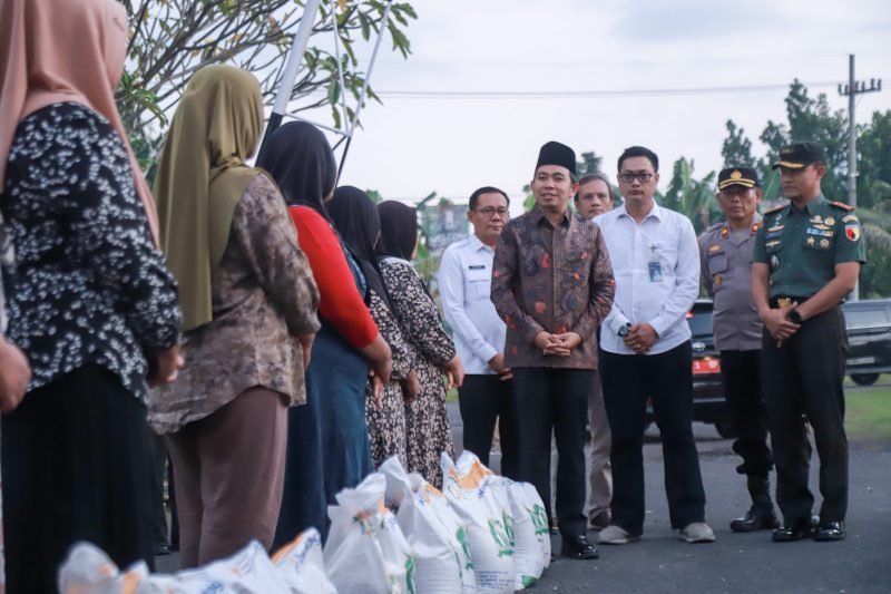 Gus Fawait Tinjau Penyaluran Bantuan Pangan