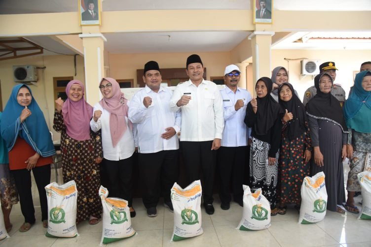 Bupati dan Wabup Kompak Monitor Penyaluran Bantuan Pangan di Sidoarjo