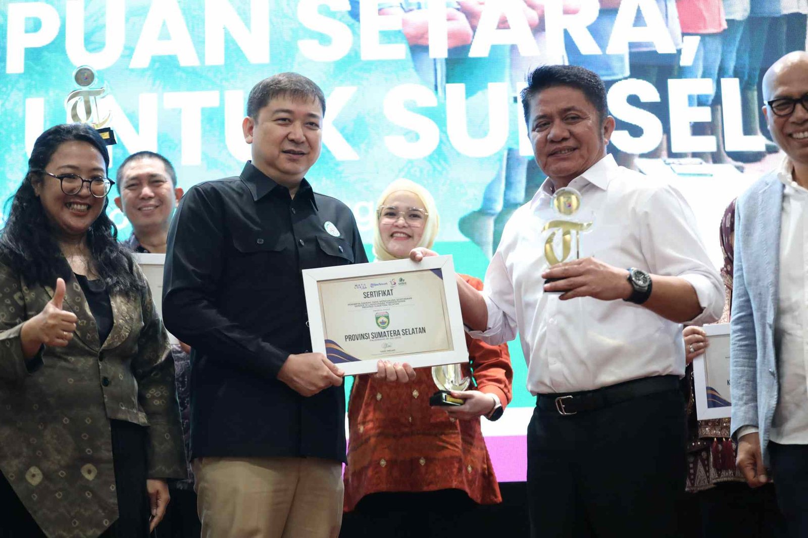 Gubernur Herman Deru Terima Penghargaan