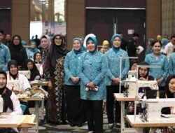 PKK Pusat Gandeng PKK Sumsel Gelar Pelatihan Menjahit bagi Ibu Rumah Tangga