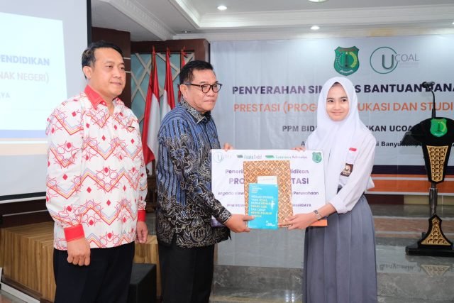 Bupati Muba Serahkan Bantuan Pendidikan Program PRESTASI